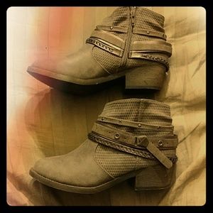Ankle boots